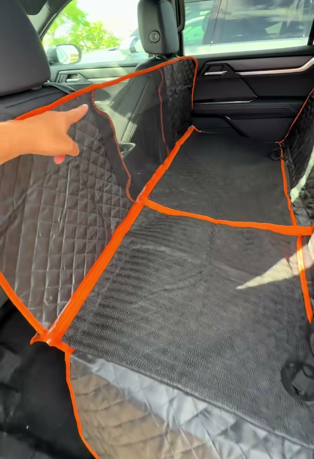 The zippered mesh window in the centre panel of the hammock